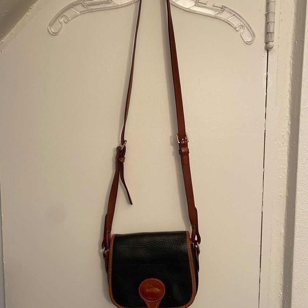 Dooney & Bourke All Weather Small Crossbody Saddle Bag Black/British Tan - Picture 2 of 13